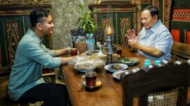 Ketua Umum Partai Gerindra Prabowo Subianto bersama Wali Kota Solo Gibran Rakabuming. (Dok. Tim Media Prabowo Subianto)