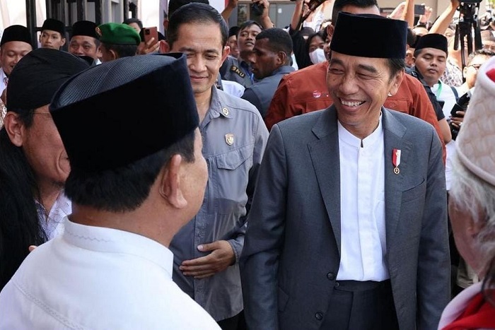 Presiden Joko Widodo (Jokowi) didampingi Menteri Pertahanan Prabowo Subianto membuka Muktamar Sufi Internasional 2023 di Sahid International Convention Center, Pekalongan, Jawa Tengah. (Instagram.com/@prabowo)