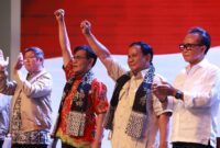 Budiman Sudjatmiko bersama Prabowo mendeklarasikan Kelompok Relawan Prabowo-Budiman Bersatu (Prabu) di Semarang. (Dok. Tim Media Prabowo)
