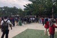  Aliansi Mahasiswa Kalimantan Barat Untuk Keutuhan Bangsa (AMKB2) menggelar aksi kawal surat rakyat di depan Kantor Tim Kampanye Daerah (TKD) Kalimantan Barat. (Dok. AMKB2)