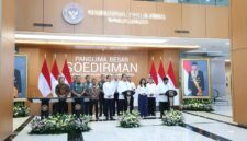 Presiden RI Joko Widodo (Jokowi), didampingi oleh Menteri Pertahanan Prabowo Subianto, meresmikan Rumah Sakit Pusat Pertahanan Negara (RSPPN) Panglima Besar Soedirman. (Dok. Tim Medis Prabowo)