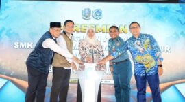 Gubernur Jawa Timur Khofifah Indar Parawansa Resmikan SMKN Maritim Pertama di Indonesia. (Facebook.com/@Khofifah Indar Parawansa)