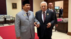 Presiden Indonesia terpilih 2024-2029, Prabowo Subianto bertemu Presiden Palestina, Mahmoud Abbas di sela KTT. (Dok. Tim Media Prabowo)